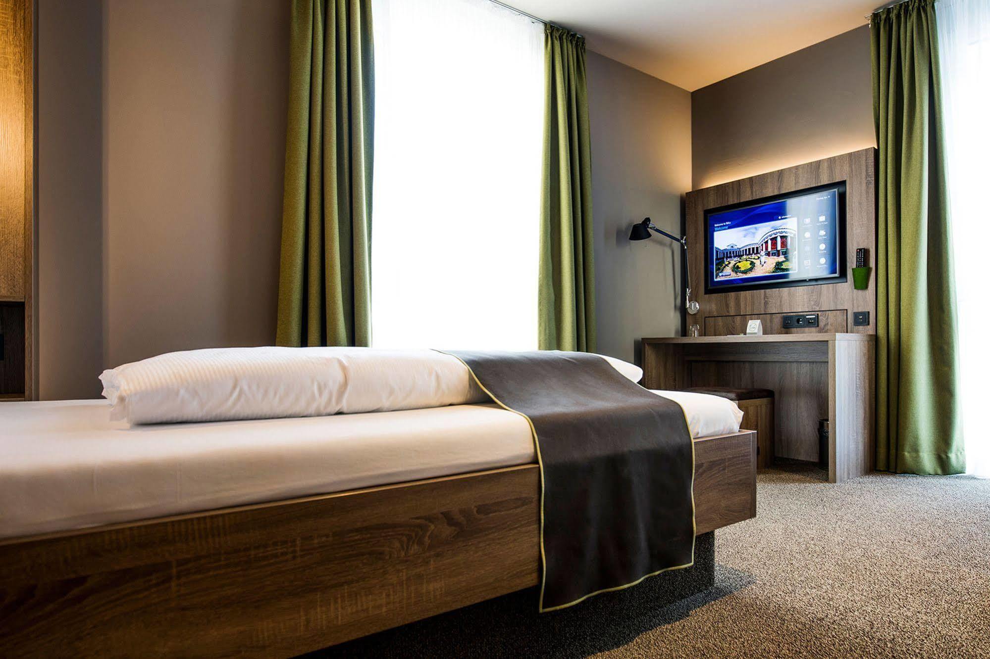 Riku Hotel Улм Екстериор снимка